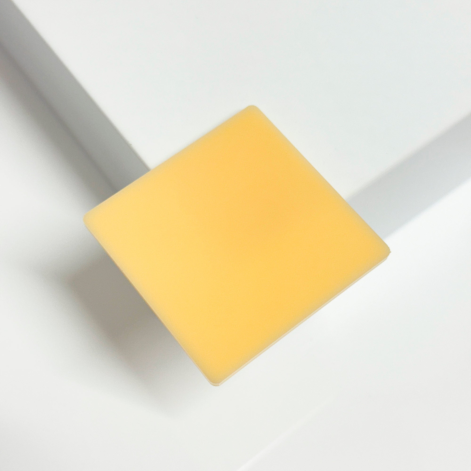 acrilico pmma de amarillo pastel 