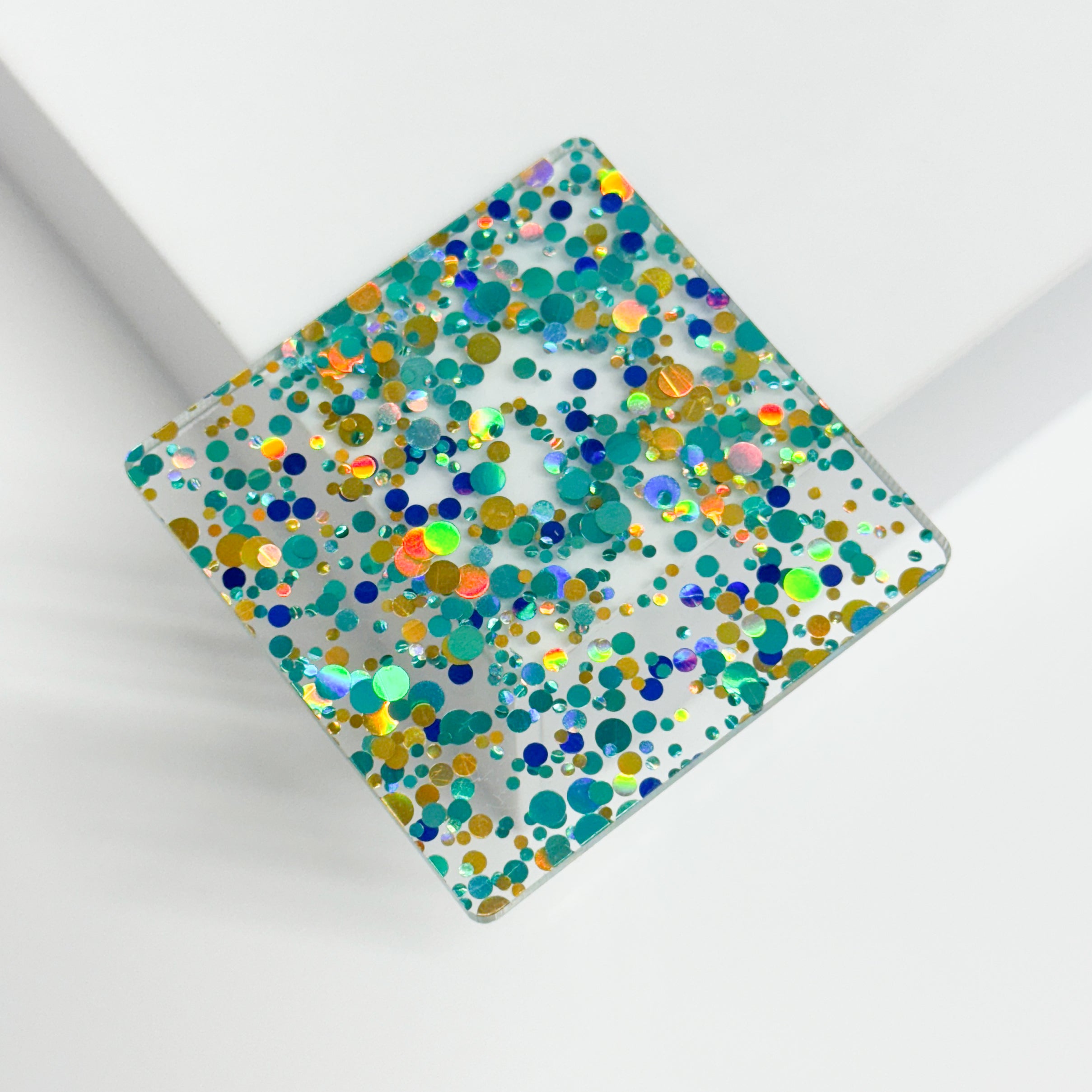 Acrílico de confeti de colada en color turquesa y oro