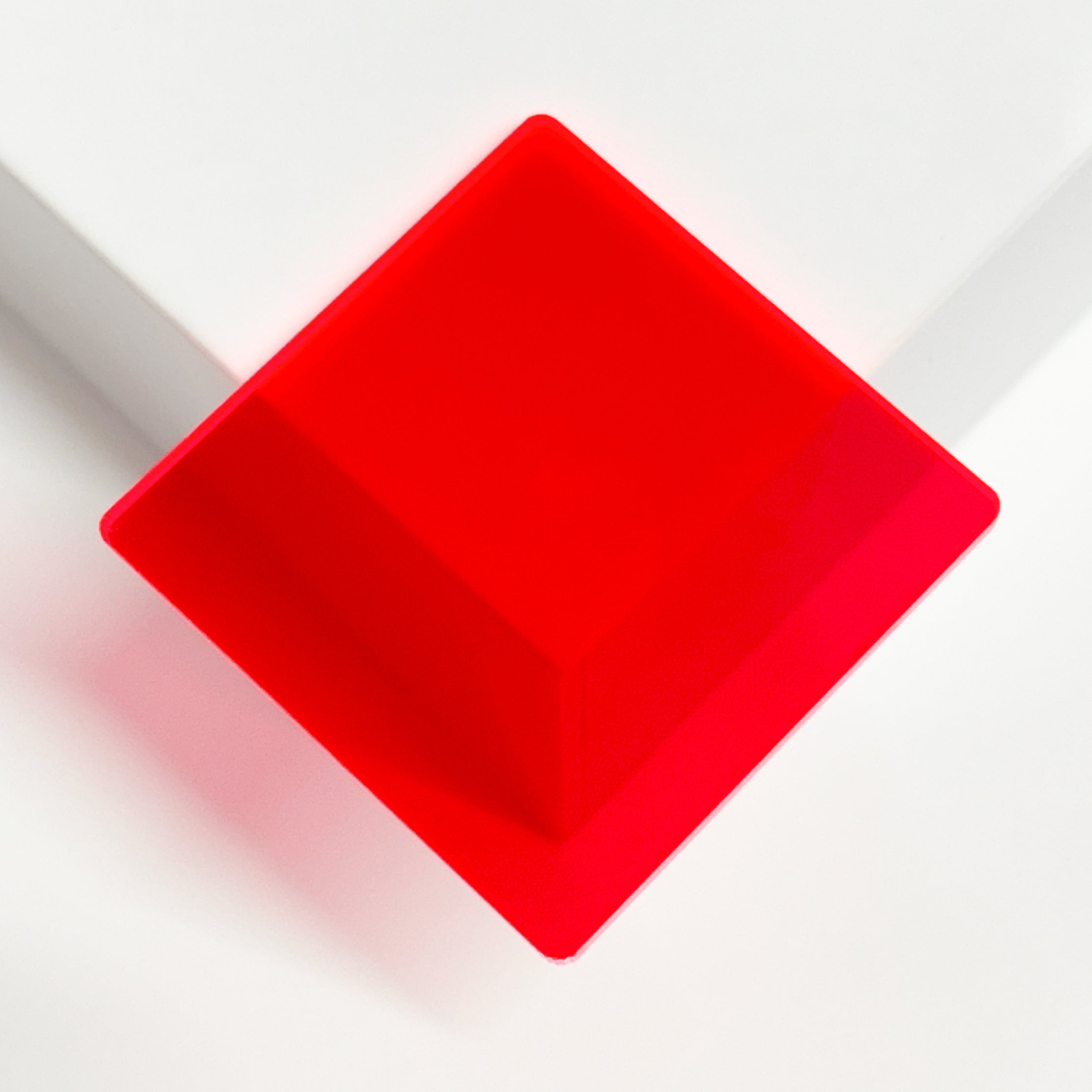 metacrilato transparente en rojo fluorescente